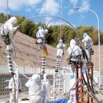 Un grupo de trabajadores restauró la electricidad de la central