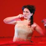 Isabel Ordaz sufre la inmovilidad en escena