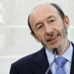 Rubalcaba: no hay otra estrategia que detener etarras «hasta que esto se acabe»