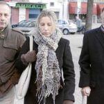 El padre de Marta, Antonio del Castillo; la madre, Eva Casanueva; y el abuelo, José Antonio Casanueva, a la llegada a los juzgados del Prado