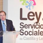 El presidente de la Junta, durante su intervención en una jornada sobre la Ley de Servicios Sociales en Valladolid
