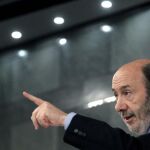 Rubalcaba confía en los ministros Garmendia, Gómez y Jáuregui
