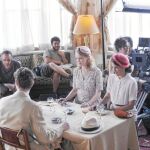 Una imagen del rodaje, en Tánger, que deja entrever la buena labor de decoración y vestuario para la puesta en escena de esta serie de época