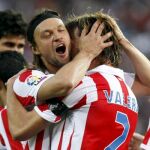 Tomas Ujfalusi celebra un gol del Atlético de Madrid.