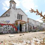 Los jóvenes organizan fiestas ilegales en esta finca abandonada de Getafe desde hace años