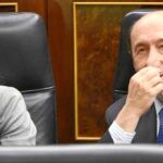 La titular de Defensa, Carme Chacón, y el vicepresidente primero y ministro del Interior la pasada semana en el Congreso