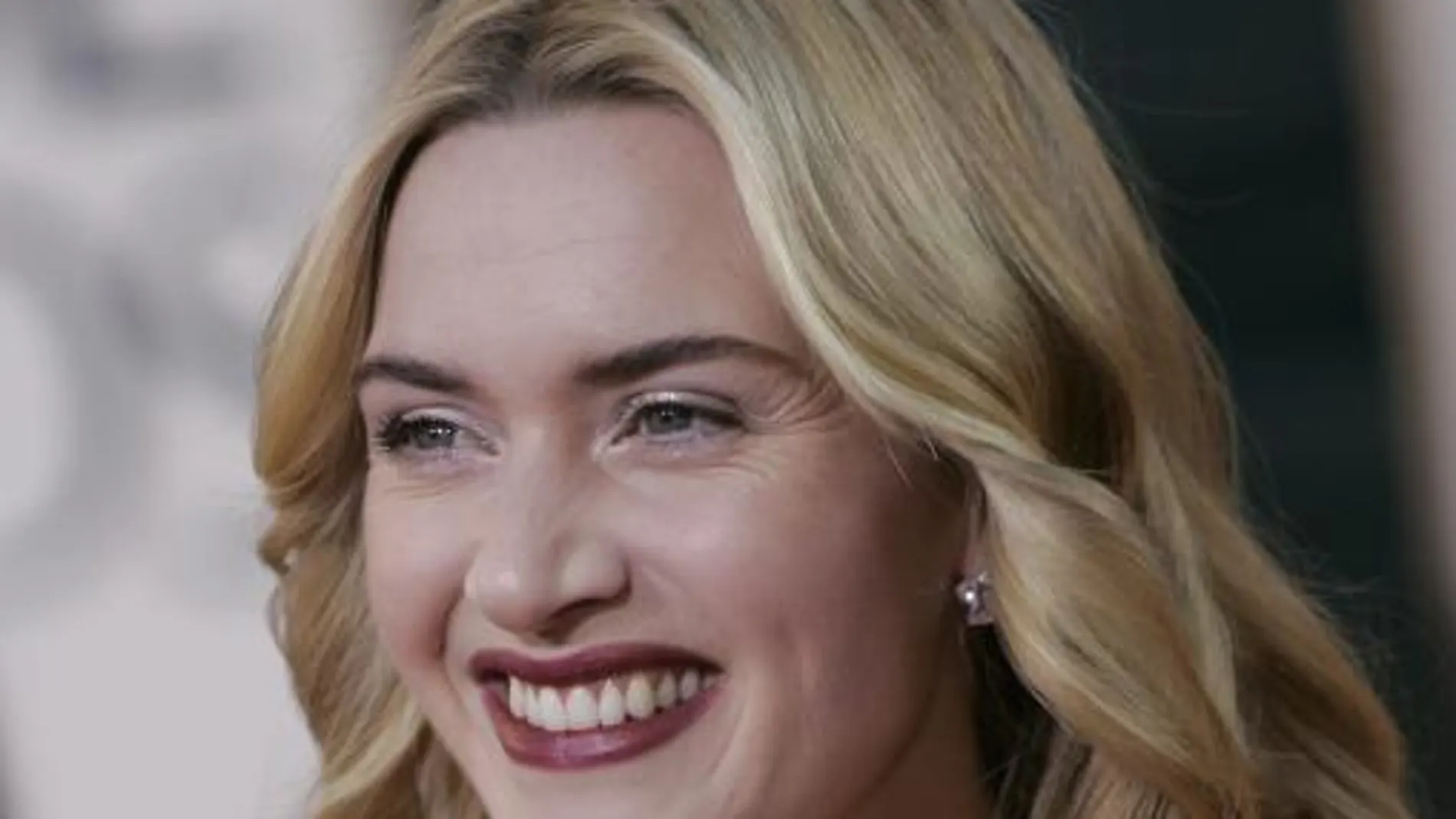 Kate Winslet confiesa sus primeras experiencias íntimas con mujeres