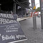 NO HAY PAZ: Como es habitual, los «abertzales» no dejaron en esta Semana Grande de proclamar sus consignas. También se manifestaron para que las «txoznas» pudieran apoyar a los presos