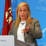 La portavoz del Gobierno regional, María Pedro Reverte, ayer durante la rueda de prensa en San Esteban