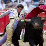 Tendero firma un pase de pecho, ayer, en Barcelona