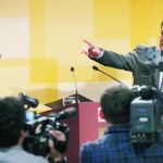 Mas, ayer, a punto de comenzar la rueda de prensa que ofreció en el Palau de la Generalitat