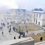Los manifestantes salen a las calles de Benghazi después de haberse hecho con el control de la segunda ciudad más grande del país