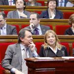 Mas y la vicepresidenta Ortega durante la sesión de ayer en el Parlament donde el president explicó la estructura de su Govern