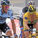 Alberto Contador cruzó ayer la meta de Plateau de Beille a la par que el líder, el francés Thomas Voeckler el francés