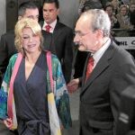 El alcalde de la capital malagueña, Francisco de la Torre, acompañó a la baronesa