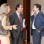 César Antón, Alicia García y Fernández Carriedo, antes del debate