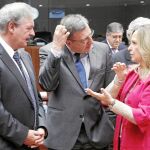 Jiménez, antes de la reunión, conversa con los titulares de Exteriores de Luxemburgo y Bélgica