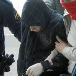 El menor conocido como «El Cuco», escoltado por la Policía