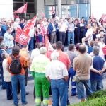 Los funcionarios municipales de Parla se concentraron ayer por segunda vez frente al ayuntamiento. Denuncian el despilfarro y derroche del alcalde y advierten que no van a tolerar «ni un solo despido»
