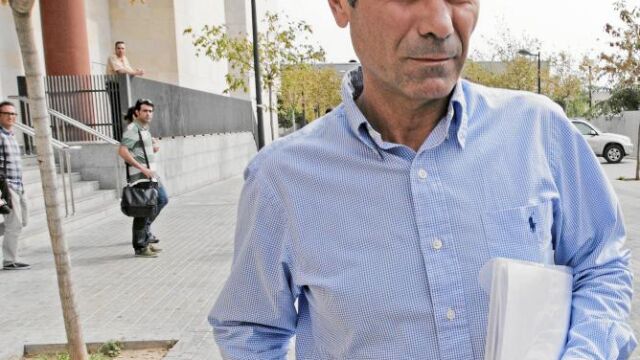 El ex gerente de Emarsa, Esteban Cuesta, a su salida del juzgado de Instrucción número 15 donde prestó declaración durate seis horas