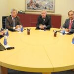 Daniel Bueno, Antonio Jiménez, Miguel Del Toro, Ramón Luis Valcárcel, Salvador Marín y Constantino Sotoca instantes antes de que diera comienzo la segunda reunión del diálogo social