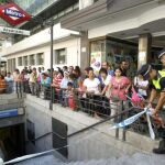 Resultan 15 intoxicados leves de un incendio en un tren de metro de Madrid