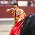 Víctor Puerto se perfila para realizar la suerte suprema en una imagen de archivo