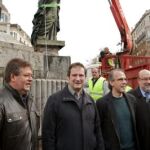 Barcelona retira su último monumento franquista