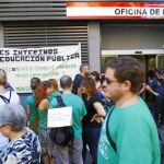 La Policía tuvo que impedir ayer que un centenar de interinos accediera a las oficinas del INEM de Acacias