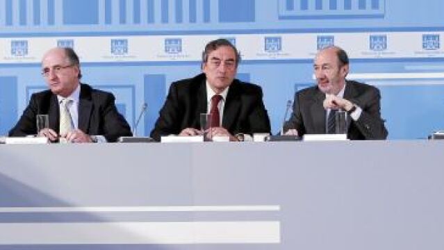 José Manuel Lara, Antonio Brufau, Juan Rosell y Alfredo Pérez Rubalcaba acompañaron a Zapatero en la mesa