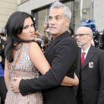 Los dos cantantes posan ante decenas de cámaras en el Festival de Salzburgo, donde su aparición se ha convertido en el gran momento que todos los medios esperan