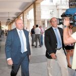 Regla Pereira y Daniel Ponce tienen hasta el lunes para presentar alegaciones; en la imagen, la carta entregada por la dirección al segundo de ellos