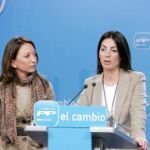 La senadora Patricia Navarro y la portavoz del PP-A, Rosario Soto, comparecieron ayer ante los medios en la sede regional del partido