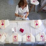 Más de 45.000 metros de tela para vestir al Papa y a sus ayudantes