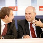 Zapatero y Chaves, ayer, en la reunión de la Ejecutiva del PSOE