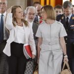 La ministra de Defensa, Carme Chacón y la de Asuntos Exteriores, Trinidad Jiménez