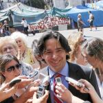 Percival Manglano, nuevo consejero de Economía y Hacienda de la Comunidad, recorrió ayer diferentes comercios de la Puerta del Sol
