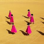 LA IMAGEN Los diestros y subalternos, ayer, durante el paseíllo en la legendaria Real Maestranza de Caballería de Ronda