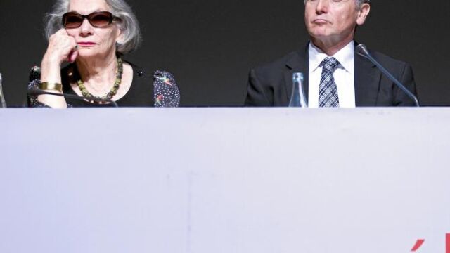 Christine Ruiz-Picasso, junto a Paulino Plata, ayer en Málaga