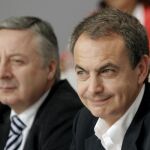José Luis Rodríguez Zapatero, junto a José Blanco, tras anunciar que no optará a la reelección