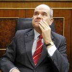 Manuel Chaves, ayer, durante la sesión de control al Gobierno en la que fue preguntado por los escándalos que implican a sus familiares