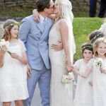 El guitarrista de The Kills, Jamie Hince, ha conseguido convencer a Kate Moss de que la estabilidad no está reñida con una vida de rock and roll y rebeldía. Ayer, tras darse el «sí quiero» en la iglesia de San Pedro