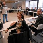 Imagen de la reunión mantenida ayer entre María Ángeles Palacios (izquierda), Constantino Sotoca y Maria Pedro Reverte (derecha) con representantes de las ocho organizaciones sindicales
