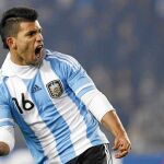 Kun Agüero celebra el tanto que sirvió para que Argentina sumase un punto ante Bolivia