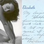 La sensual fotografía se hizo antes de que los desnudos se pusieran de moda entre las actrices de la época. El lote incluye 66 misivas en las que Liz, con 17 años, emplea frases cariñosas como «mi ángel»