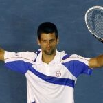 Djokovic vuelve a las semifinales y amenaza a Federer