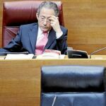 El portavoz socialista en Les Corts, Ángel Luna, durante una sesión la