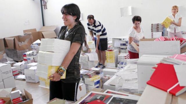 En los centros de atención del peregrino han trabajado los últimos diez días sin descanso preparando el material