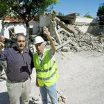 El delegado de Movilidad, durante su visita al edificio de la calle Porvenir que está siendo demolido