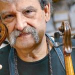 AMNON WEINSTEIN reconoce que cada violín tiene una historia detrás. A veces terrible